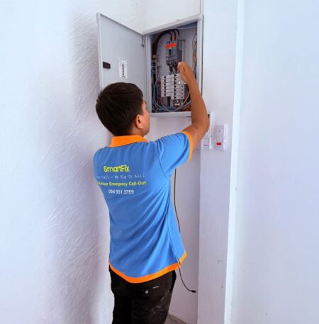 SmartFix Thailand technicians